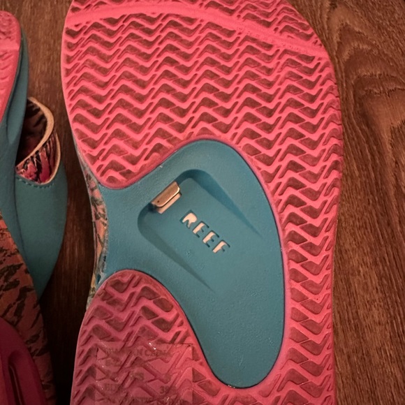 Pink and Blue with colorful tiger print Reef flops. size 8 - Picture 4 of 4